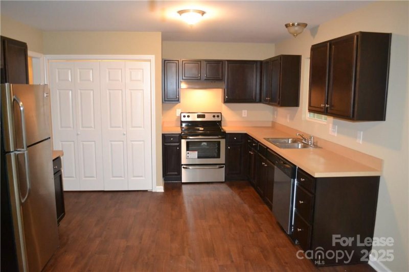 Property image 4 at 2919 Archdale Drive, Charlotte, NC 28210