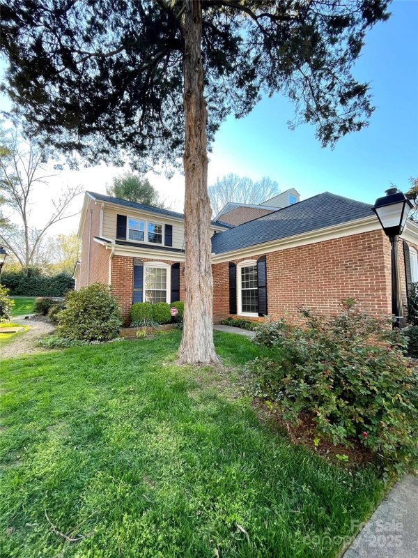 The Meadows, Charlotte Community