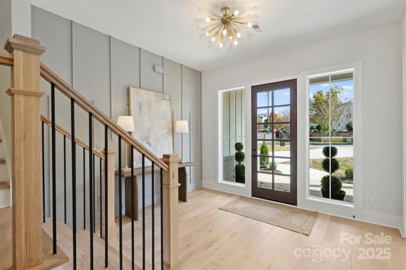 Property image 3 of 571 Lyttleton Drive in Cotswold, Charlotte, NC 28211