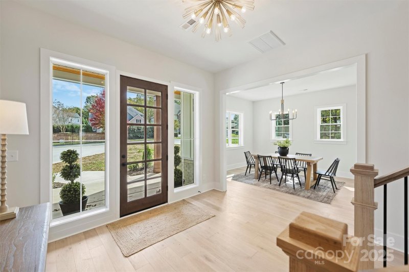 Property image 4 of 571 Lyttleton Drive in Cotswold, Charlotte, NC 28211