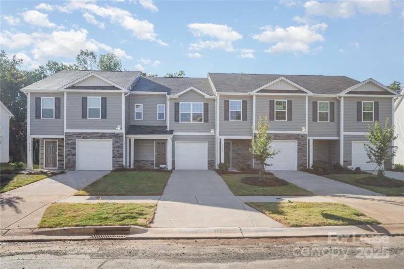 Property image 2 of 5110 Hyrule Drive in Mallard Creek Towns, Charlotte, NC 28262