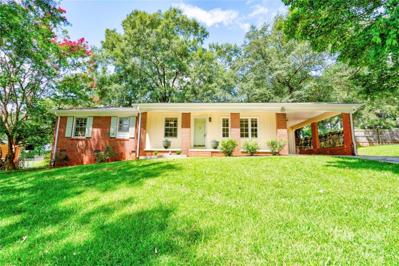 2924 Poplar Circle