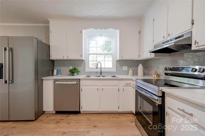 Property image 4 of 2924 Poplar Circle in Brittain Village, Shelby, NC 28152