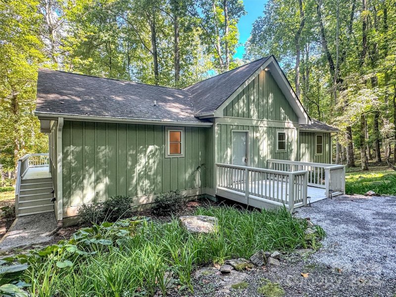 Property image 4 of 431 Summit Drive in Mountain Top Development Inc, Maggie Valley, NC 28751