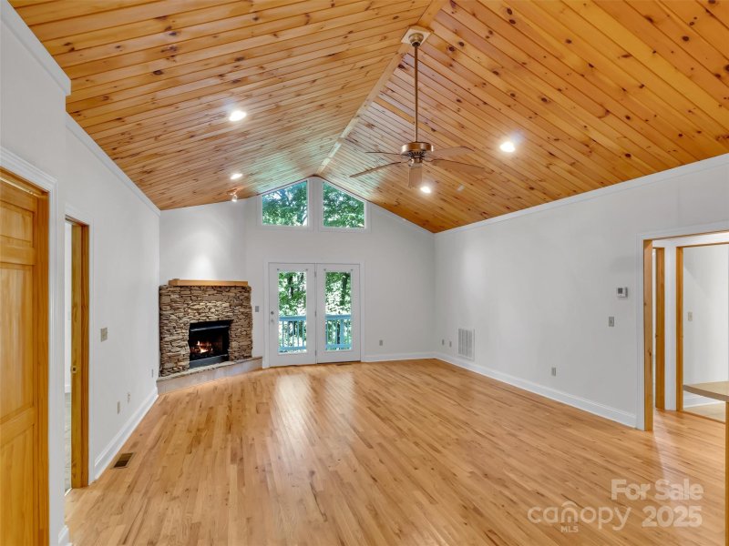 Property image 5 of 431 Summit Drive in Mountain Top Development Inc, Maggie Valley, NC 28751