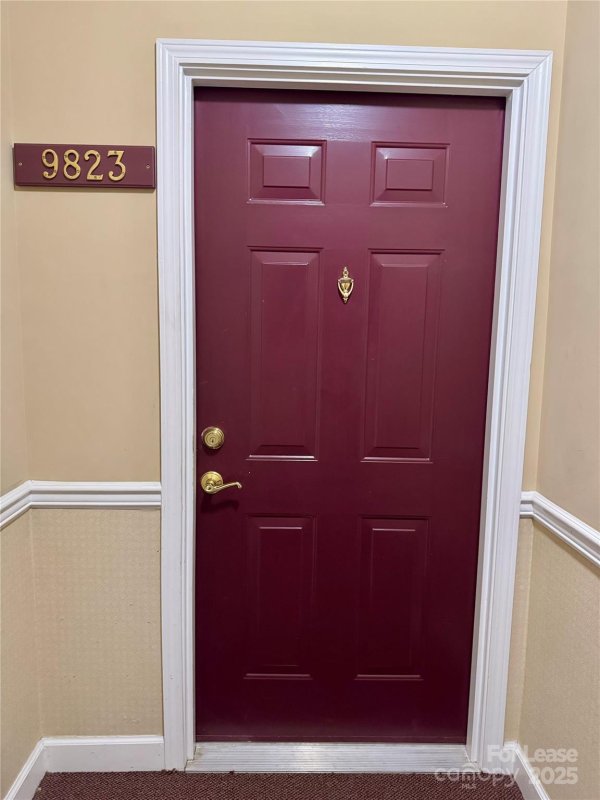 Property image 2 of 9823 Hyde Glen Court in Hyde Park, Charlotte, NC 28262