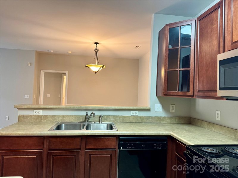 Property image 5 of 9823 Hyde Glen Court in Hyde Park, Charlotte, NC 28262