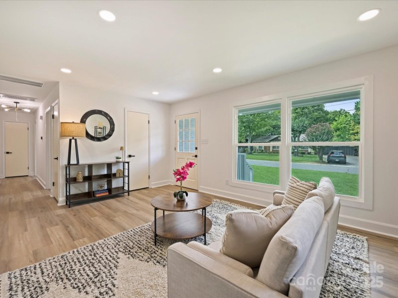 Property image 3 at 1426 Larkfield Lane, Charlotte, NC 28210