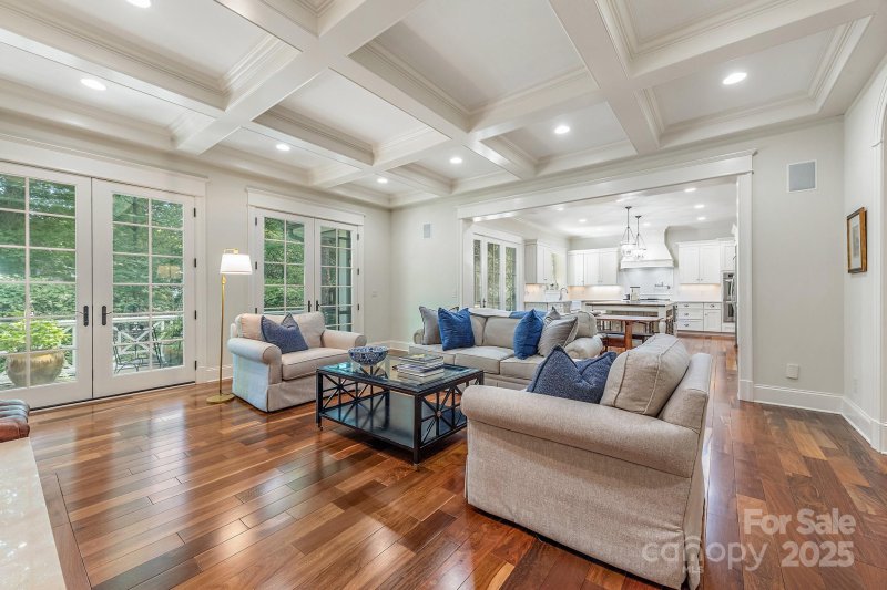 Property image 3 of 946 Laurel Creek Lane in Laurel Hill, Charlotte, NC 28211