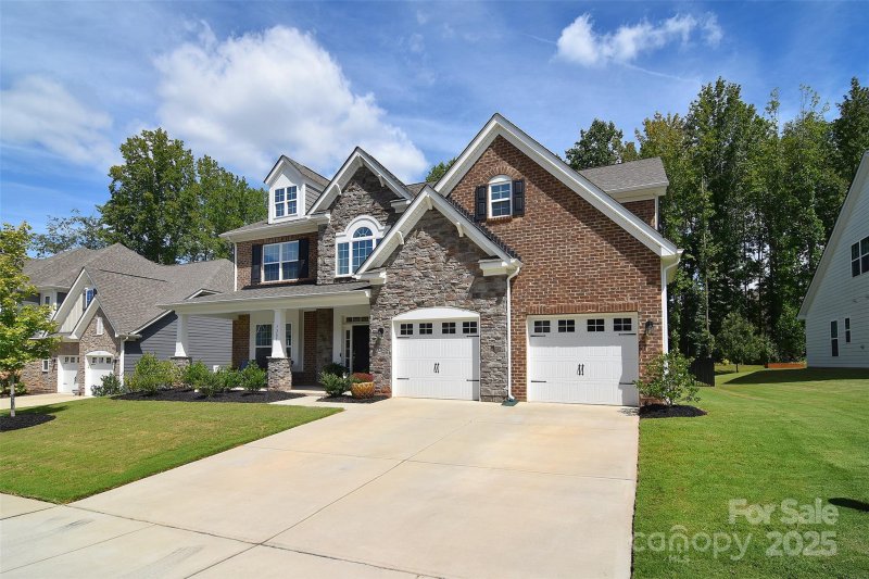 Property image 2 of 7207 Glenroe Drive in Farrington, Huntersville, NC 28078