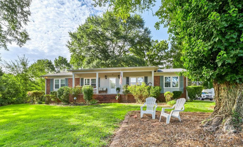 A A Miller Estate, Hickory Community