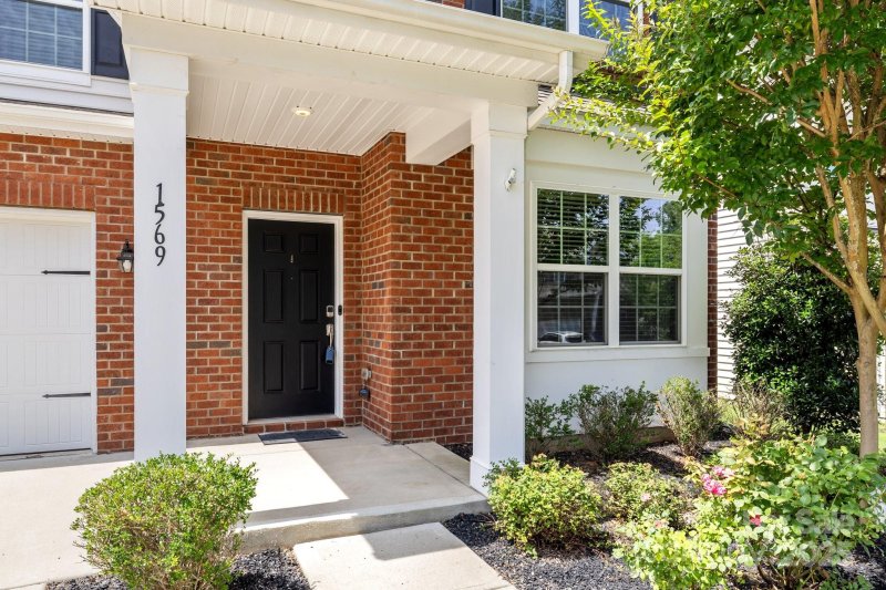 Property image 2 of 1569 Shannon Falls Drive in Waterside at the Catawba, Fort Mill, SC 29715