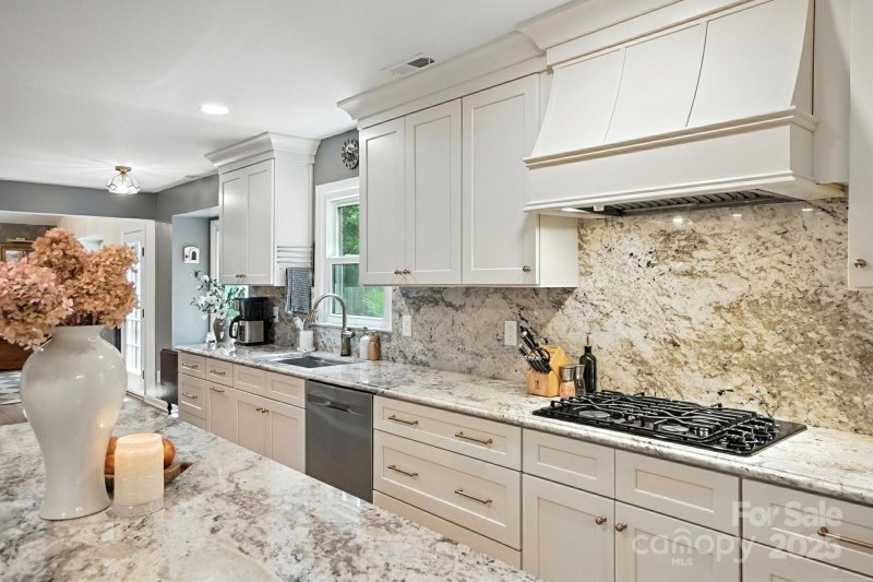 Property image 4 of 7551 Yellow Pine Court in Colony Woods, Charlotte, NC 28277