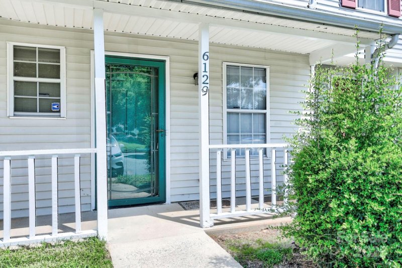 Property image 3 of 6129 Windsor Gate Lane in Windsor Grove, Charlotte, NC 28215
