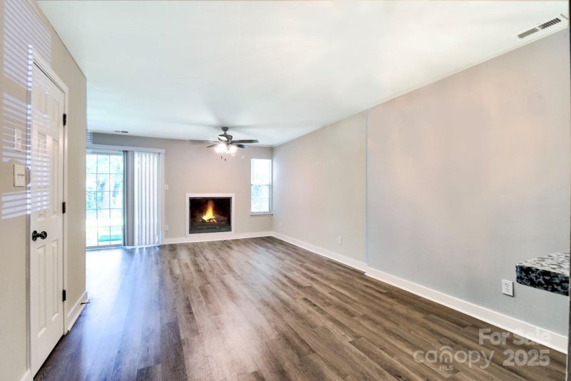 Property image 4 of 6129 Windsor Gate Lane in Windsor Grove, Charlotte, NC 28215