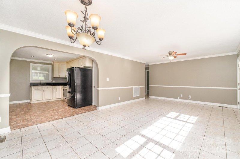 Property image 2 of 3727 Glenville Avenue in Shamrock Hills, Charlotte, NC 28215