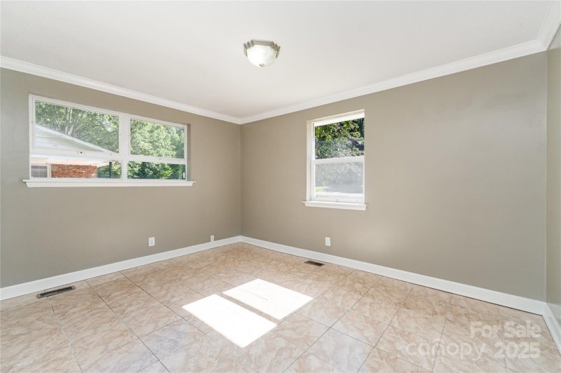 Property image 5 of 3727 Glenville Avenue in Shamrock Hills, Charlotte, NC 28215