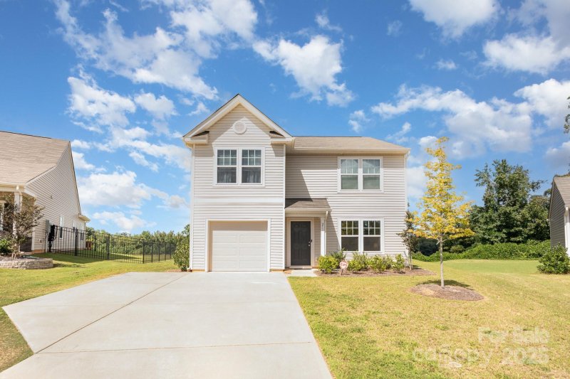 Property image 2 of 211 Clove Hitch Drive in Hidden Lakes, Statesville, NC 28677