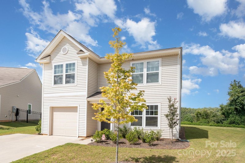 Property image 3 of 211 Clove Hitch Drive in Hidden Lakes, Statesville, NC 28677