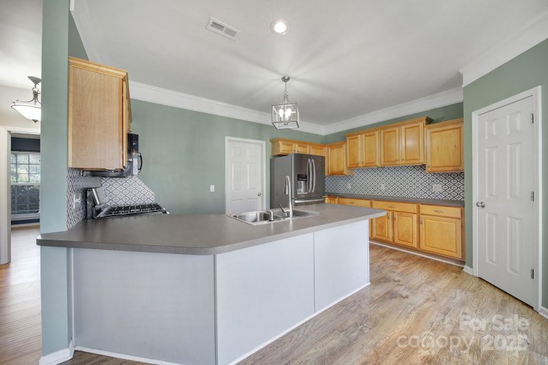 Property image 5 of 115 Lamplighter Lane in Harris Village, Mooresville, NC 28115