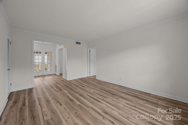 Property image 4 of 922 Mcalway Road in Mcalway Manor, Charlotte, NC 28211