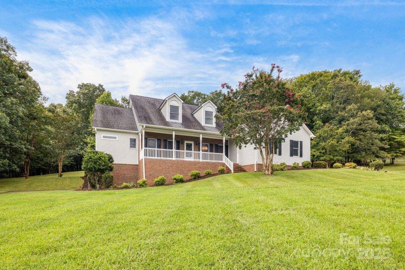 Property image 2 of 170 Stoneybrook Way in Stoneybrook, Tryon, NC 28782