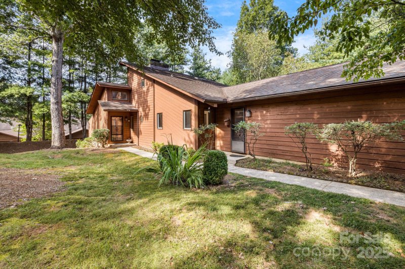 Property image 2 of 402 Woodfield Drive in Woodfield, Asheville, NC 28803