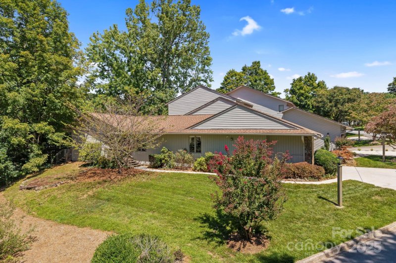 Property image 5 of 101 Deerlake Drive in Deerwood, Asheville, NC 28803