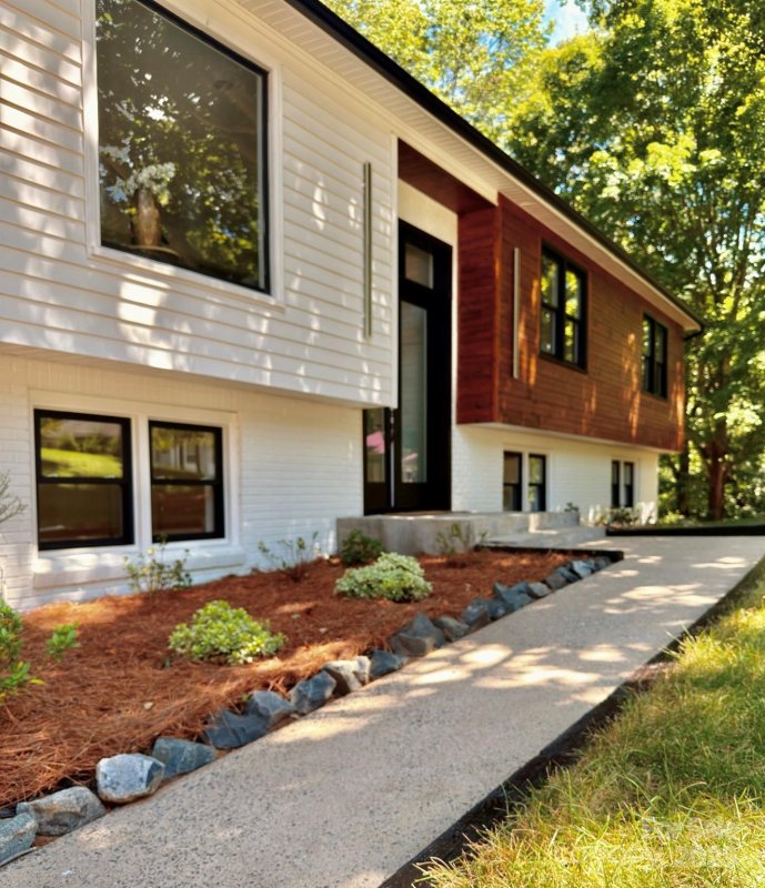 Property image 2 of 200 Kimrod Lane in Heritage Woods, Charlotte, NC 28270