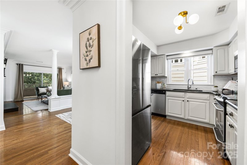 Property image 3 at 2715 Selwyn Avenue, Charlotte, NC 28209