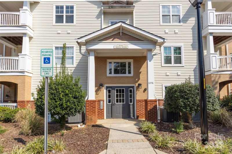 Property image 3 of 16354 Redstone Mountain Lane in Copper Ridge, Charlotte, NC 28277