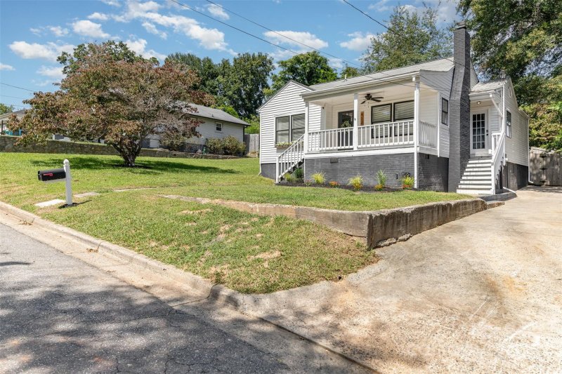 Property image 3 at 412 E Walnut Avenue, Gastonia, NC 28054