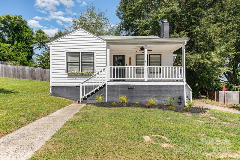 Property image 4 at 412 E Walnut Avenue, Gastonia, NC 28054