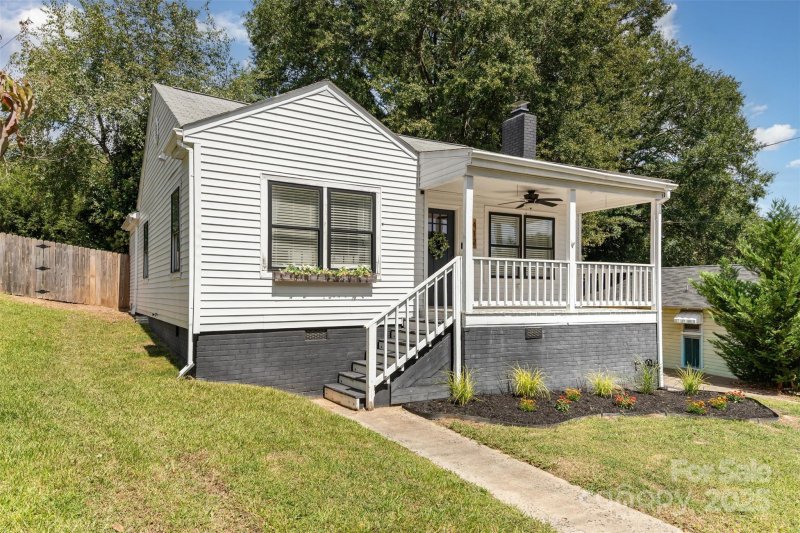 Property image 5 at 412 E Walnut Avenue, Gastonia, NC 28054