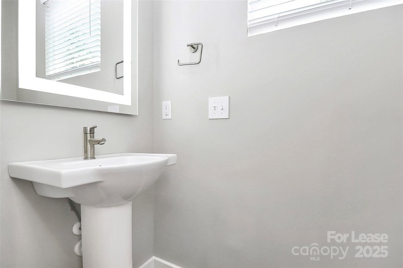 Property image 3 of 1927 W Trade Street in Smallwood, Charlotte, NC 28216