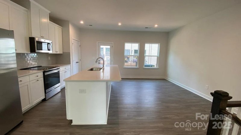 Property image 5 of 216 Russell Branch Lane in Wendover Green, Charlotte, NC 28211