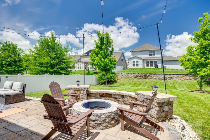 Property image 5 of 16008 Weeping Valley Drive in McCullough, Fort Mill, SC 29715