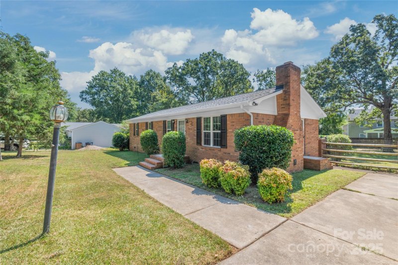 Property image 3 of 15350 Catawba Circle in Cherokee Woods, Matthews, NC 28104