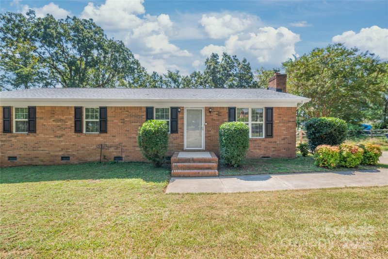 Property image 4 of 15350 Catawba Circle in Cherokee Woods, Matthews, NC 28104