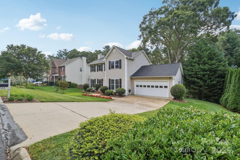 Property image 2 of 224 River Birch Drive in Riverbirch, Fletcher, NC 28732