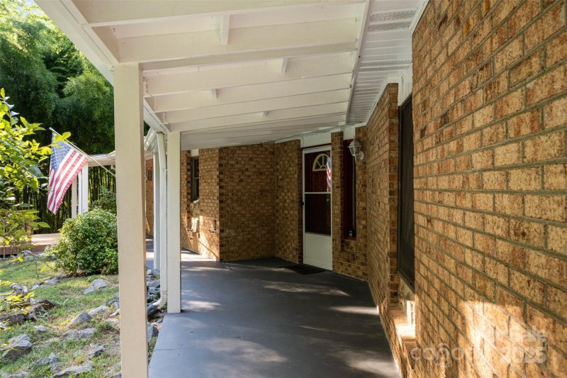 Property image 3 of 5733 Simpson Road in Oakdale, Charlotte, NC 28216