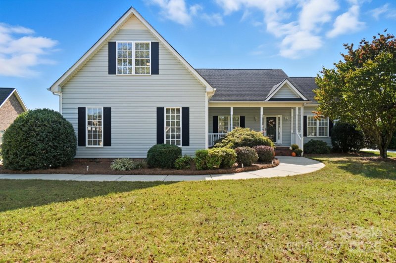 Property image 2 of 839 Meadow Drive in Oak Glen, Oakboro, NC 28129