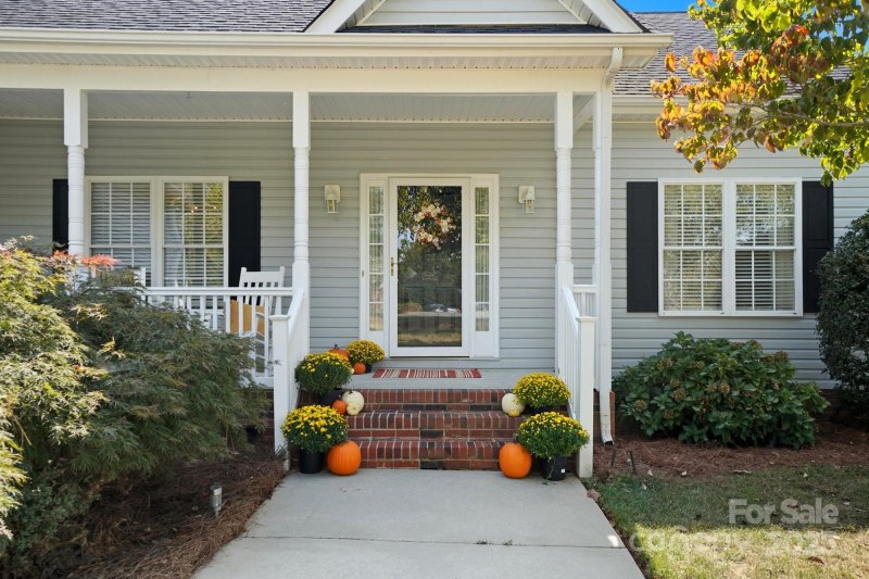 Property image 4 of 839 Meadow Drive in Oak Glen, Oakboro, NC 28129