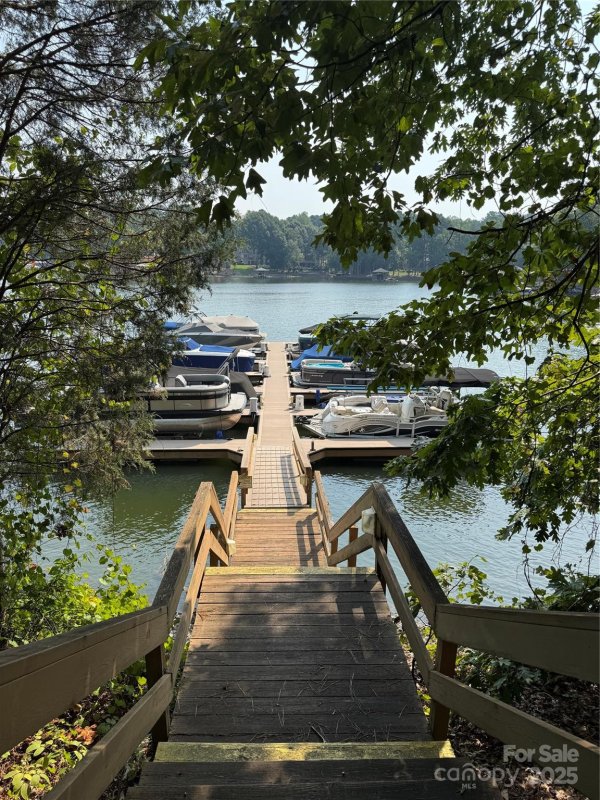 Property image 2 of 2347 Capes Cove Drive in Northview Harbour, Sherrills Ford, NC 28673