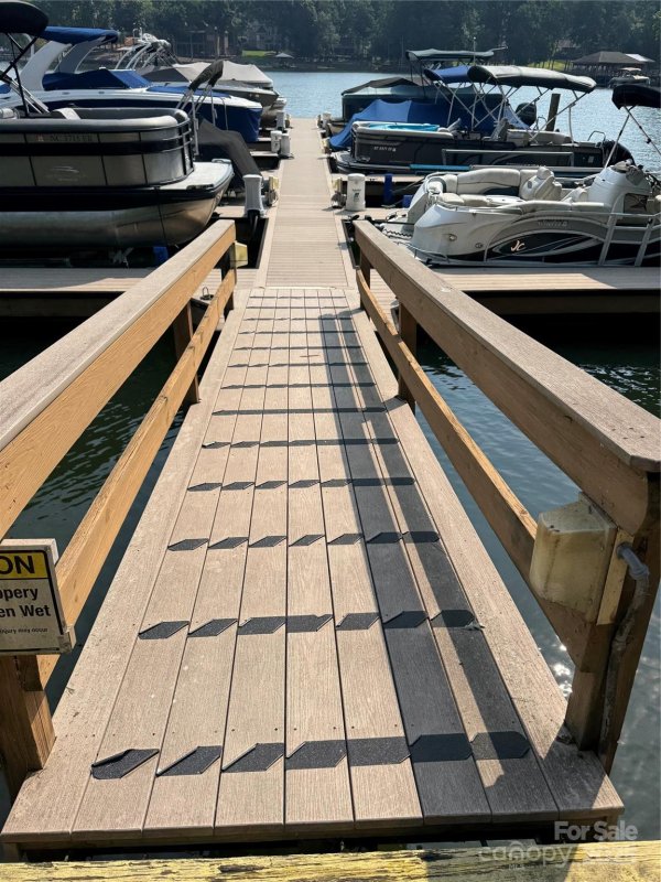 Property image 3 of 2347 Capes Cove Drive in Northview Harbour, Sherrills Ford, NC 28673