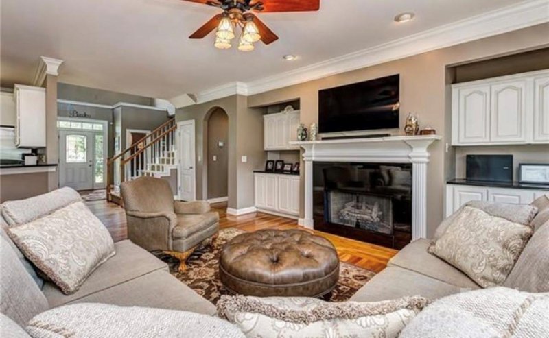 Property image 5 of 9721 Arlington Oaks Drive in Arlington Oaks, Charlotte, NC 28227