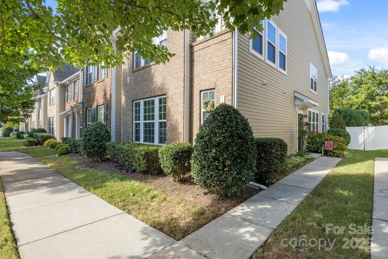 Property image 3 of 18333 The Commons Boulevard in Harborside, Cornelius, NC 28031