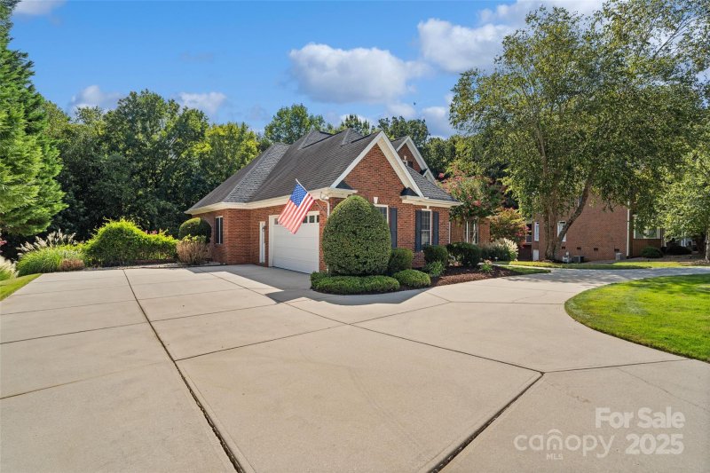 Property image 4 of 1116 Torrington Circle in Laurel Creek, Rock Hill, SC 29732