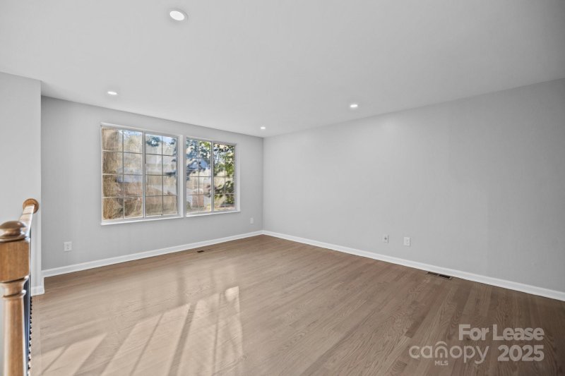 Property image 4 of 323 Regency Drive in Waverly Hall, Charlotte, NC 28211