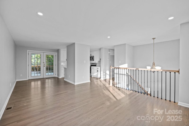 Property image 5 of 323 Regency Drive in Waverly Hall, Charlotte, NC 28211